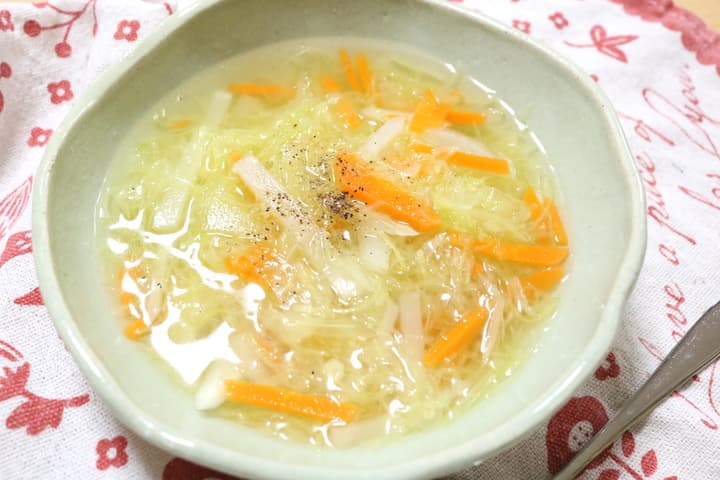 【レシピ】お腹に優しい「生姜と野菜のコンソメスープ」ほっと温まる簡単スープ