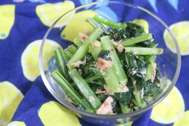 「ツナと小松菜の簡単サラダ」茹で不要！ツナと調味料をあえるだけ