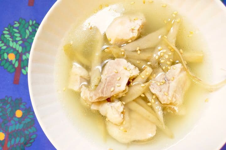 「鶏ごぼうの塩スープ煮」レシピ！鶏もものうまみ ほっくりごぼう 相性抜群！