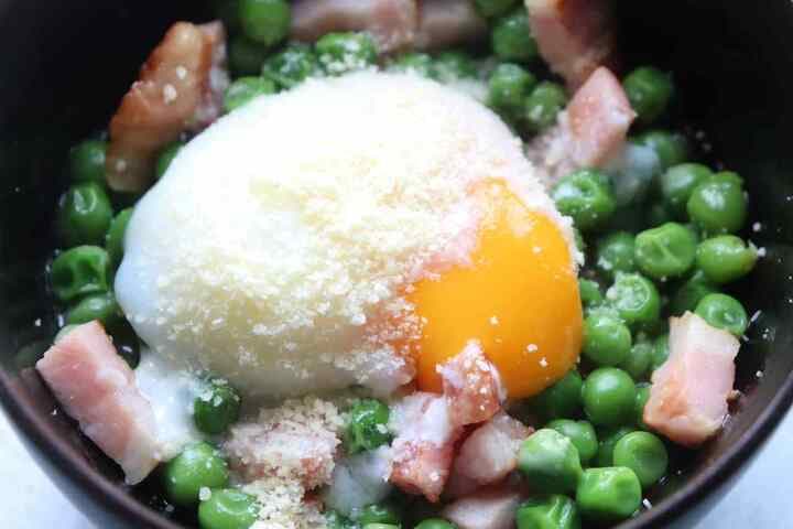 「サイゼリヤ風青豆の温サラダ」レシピ！ほくほく青豆 × とろ～り温泉卵！