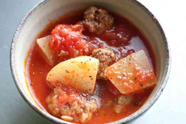 「ひき肉と大根のトマト煮」レシピ！あっさり大根にひき肉・トマトのうまみ！