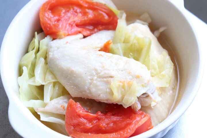 「手羽先とキャベツとトマトのスープ煮」レシピ！キャベツの甘みと鶏のうまみ引き立つ