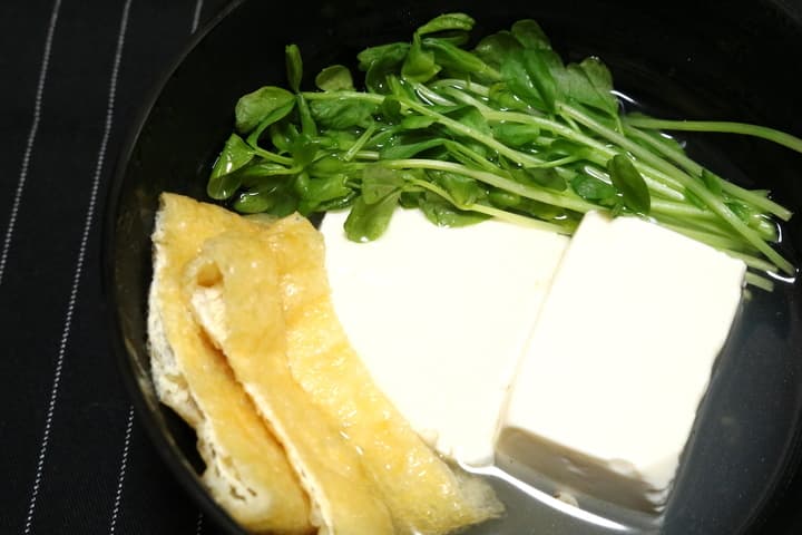 簡単「レンチン湯豆腐」耐熱容器に入れてさっと作れる！寒い日にぴったりな一品