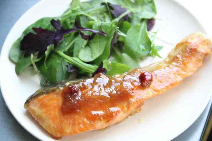 「鮭のマヨ照り焼き」レシピ！マヨのコクと鷹の爪のピリ辛プラス