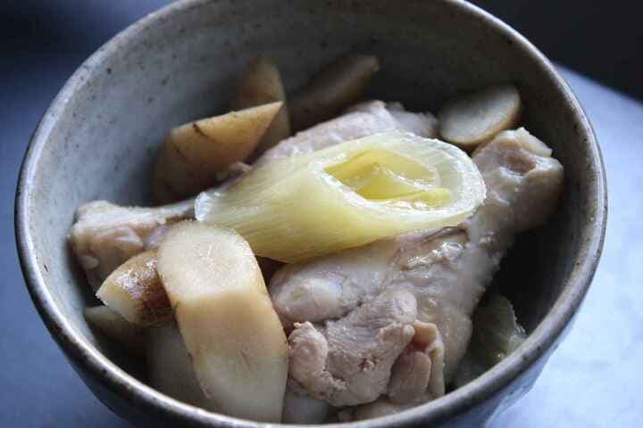 「鶏手羽元とごぼうのポン酢煮」レシピ！さっぱりポン酢味でうまみと風味が引き立つ