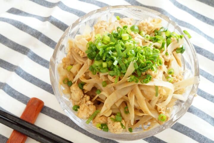 「鶏ごぼう甘辛炒め」簡単レシピ！七味唐辛子で風味豊か