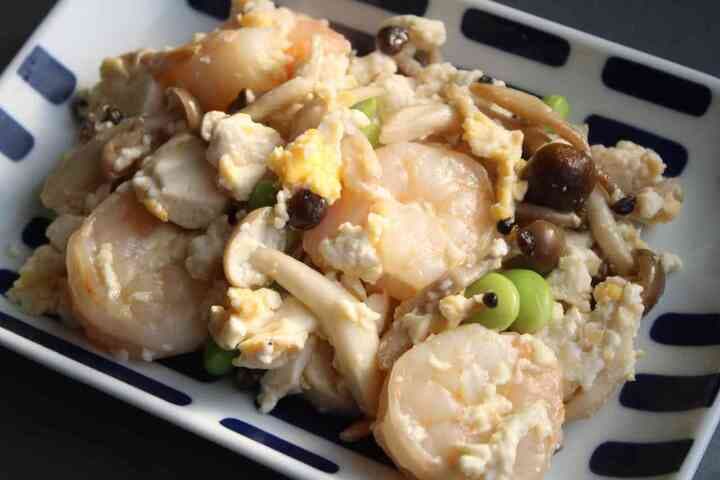 「えびとしめじの豆腐チャンプルー」レシピ！えびのうまみや豆腐のコク効いた簡単ボリュームおかず
