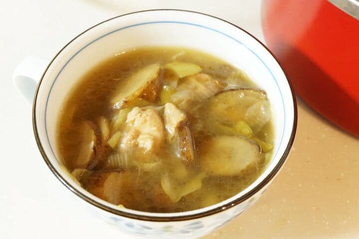 「鶏ごぼうネギのスープ」簡単レシピ！香り良く鶏の旨みたっぷり