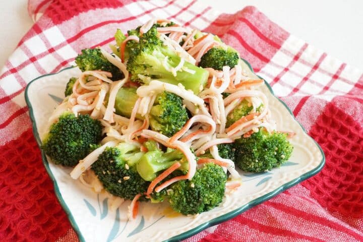 「ブロッコリーとカニカマの中華風サラダ」レンジで簡単レシピ！