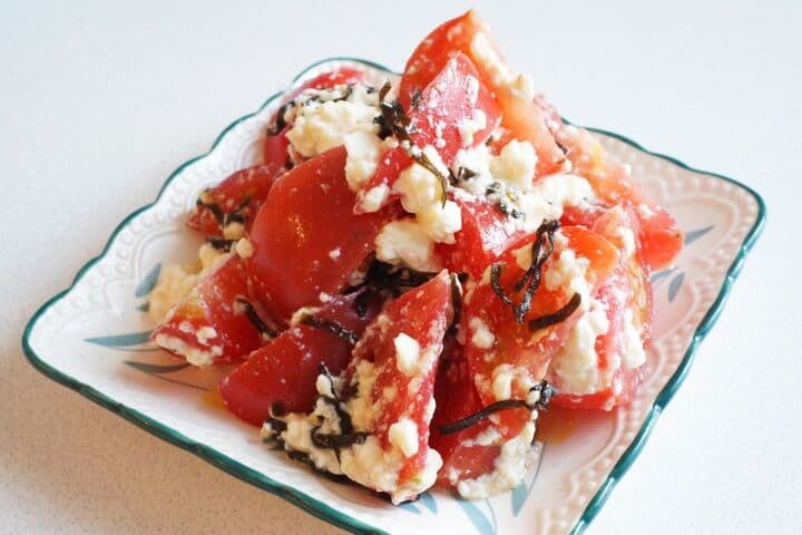 「トマトの塩昆布白和え」材料4つの簡単レシピ！