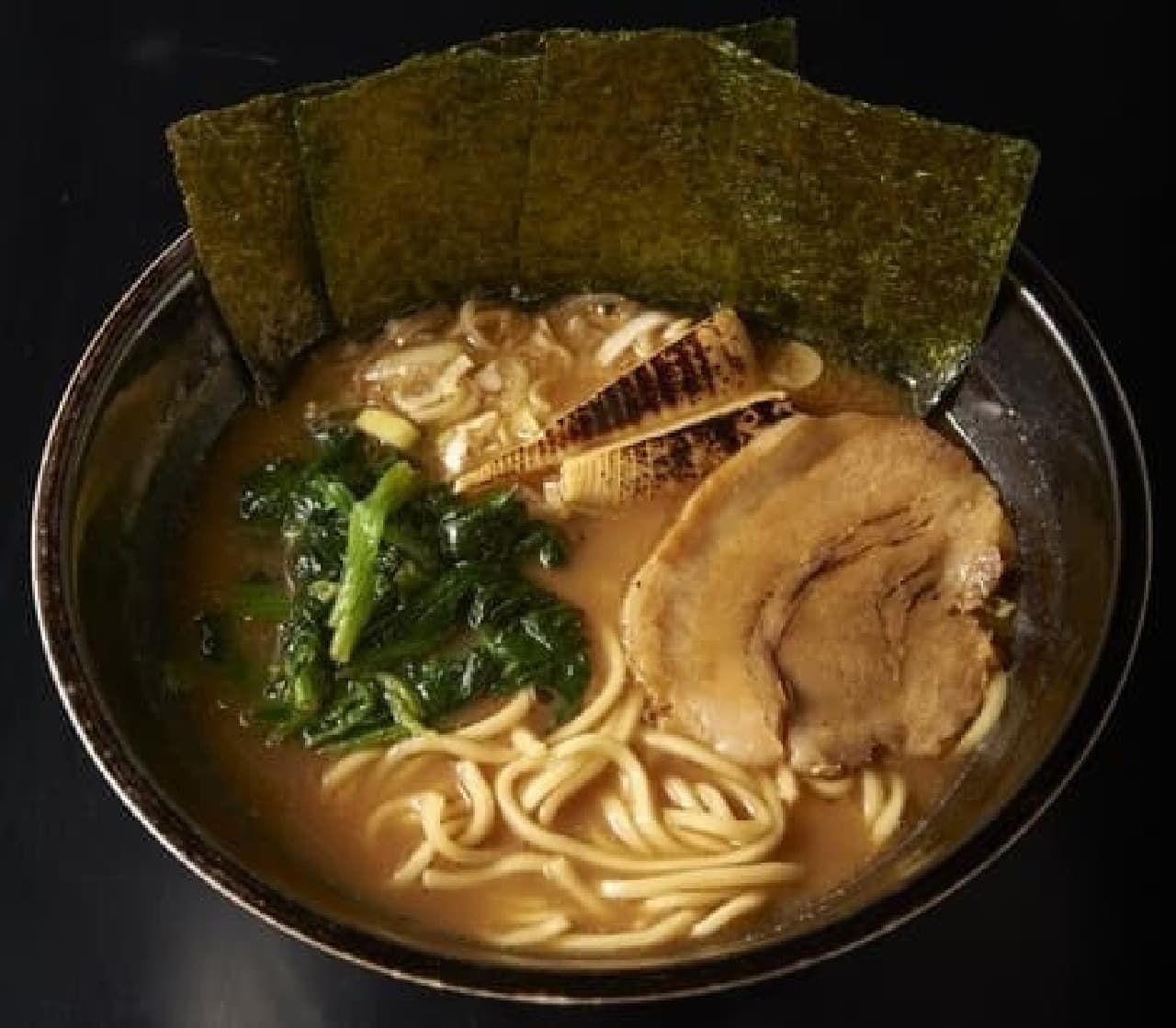 Enjoy the special "evolutionary" tonkotsu soy sauce soup!