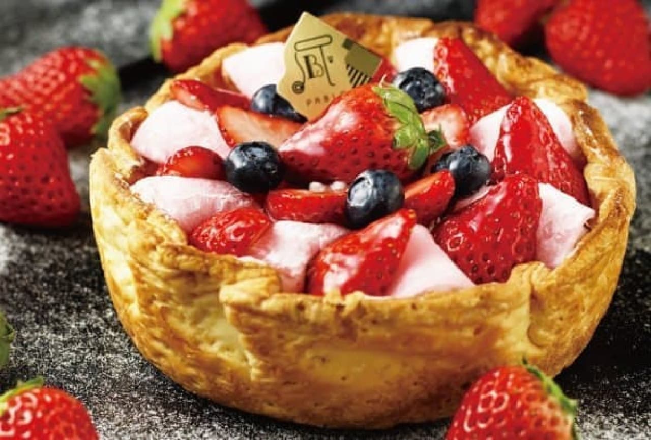 An unprecedented cheese tart with the image of "Ichigo Daifuku" is now available!