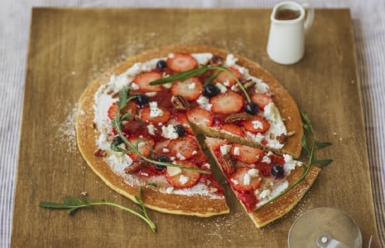 A new combination of 4 types of cheese and strawberries!