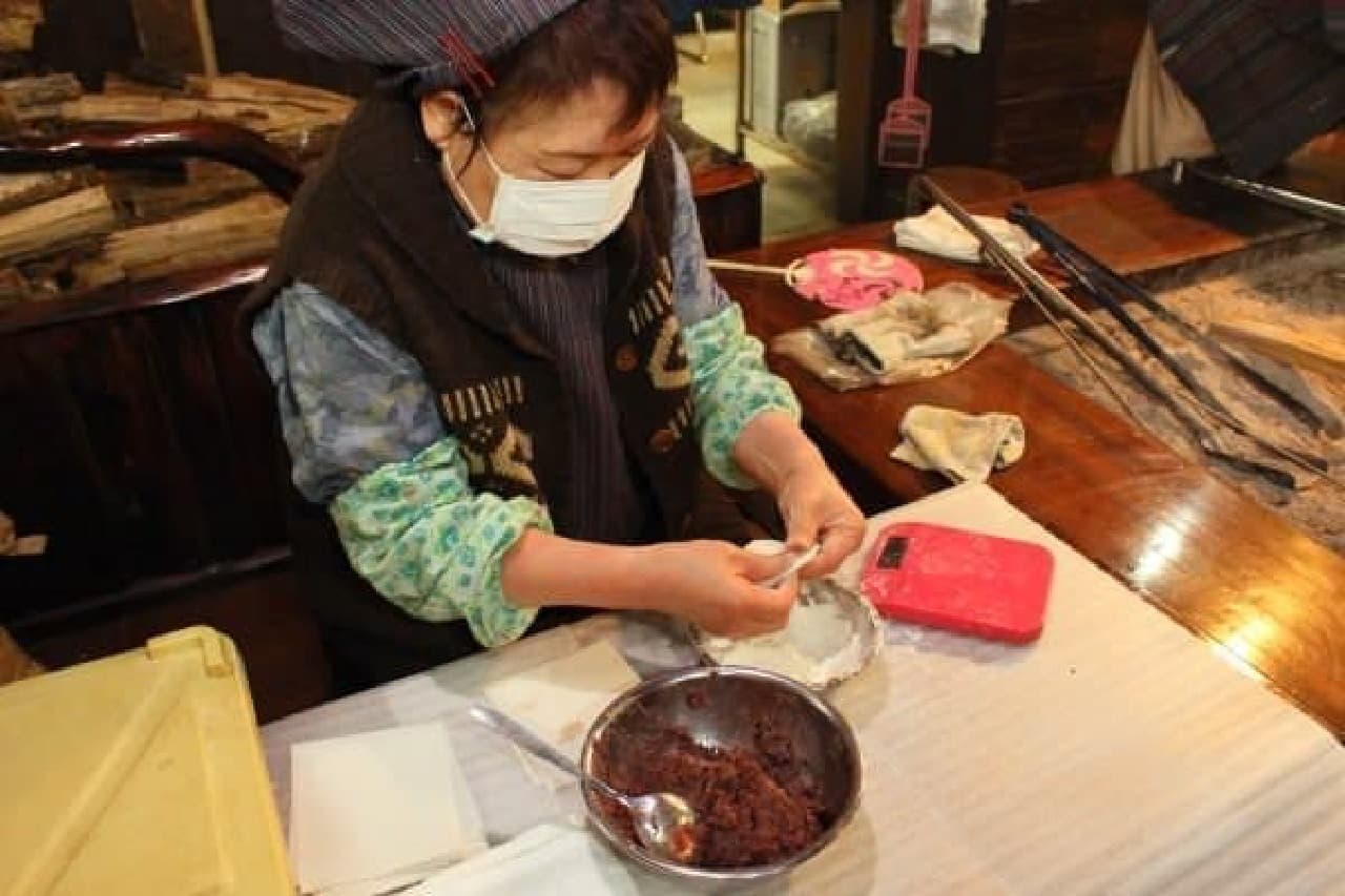 おやき村で おやきづくり を体験してきた 野沢菜をきれいに包めたらプロだ えん食べ