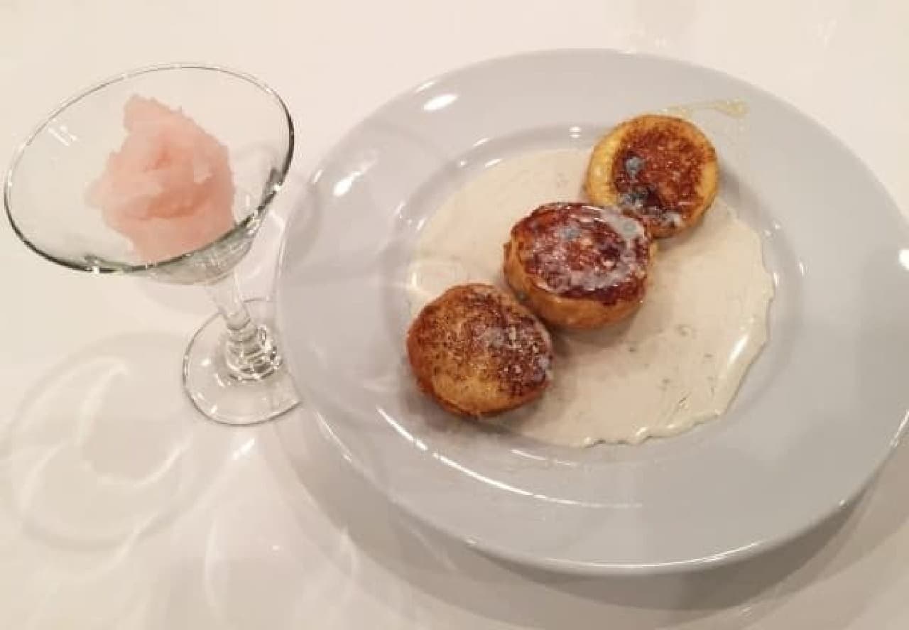 "French toast with blue cheese" with rosé sorbet