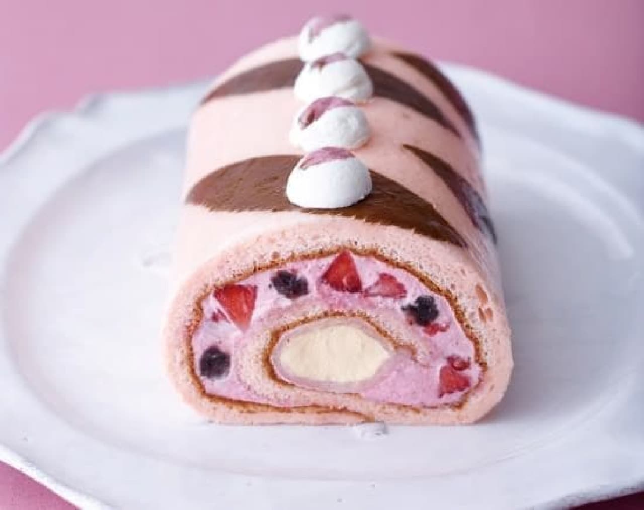 キハチのロールケーキが“桜餅”に変身？