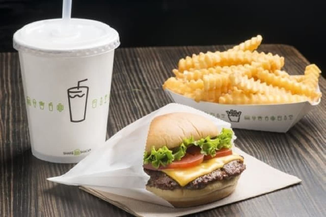 Shake Shack, a popular NY store, has finally landed in Japan and has been waiting for you!