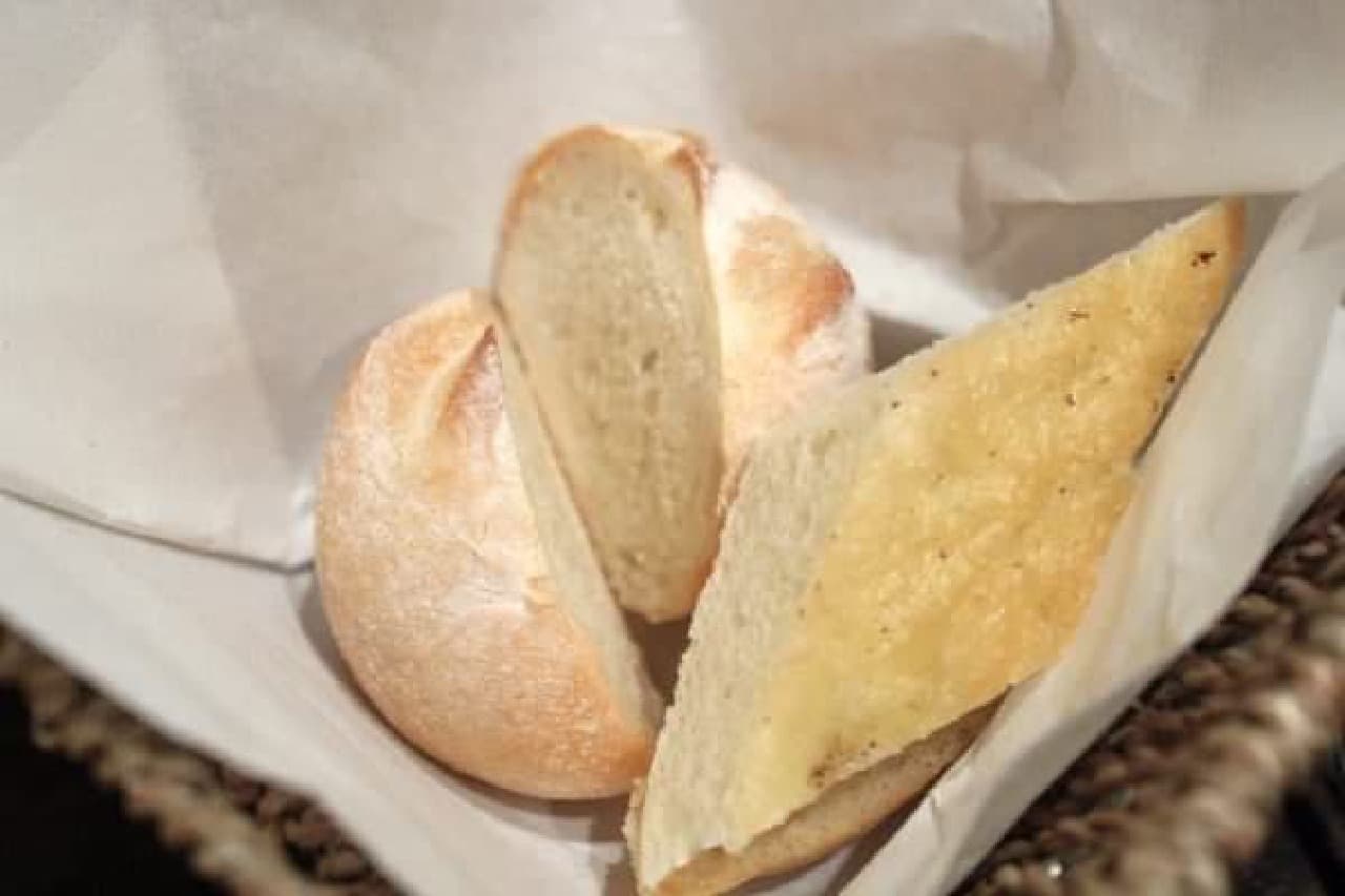食べ放題の自家製パン付き（写真はイメージ）