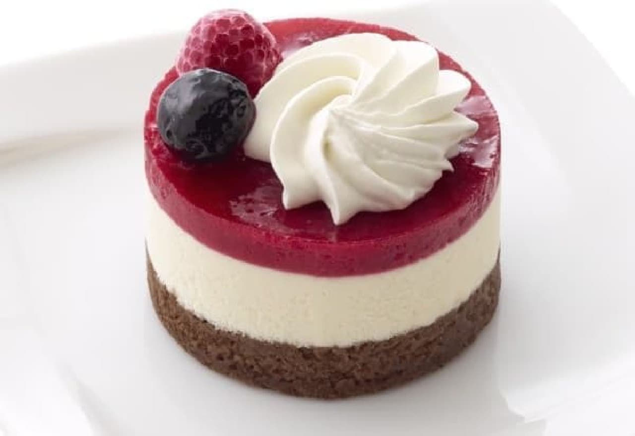 Gentle soy milk sweets berry mousse