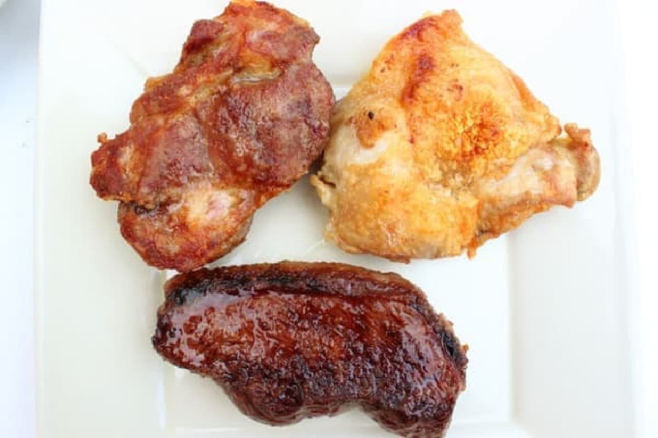 Three kinds of browned meat. Piccagna (front), Porco (left back), Furango (right back)