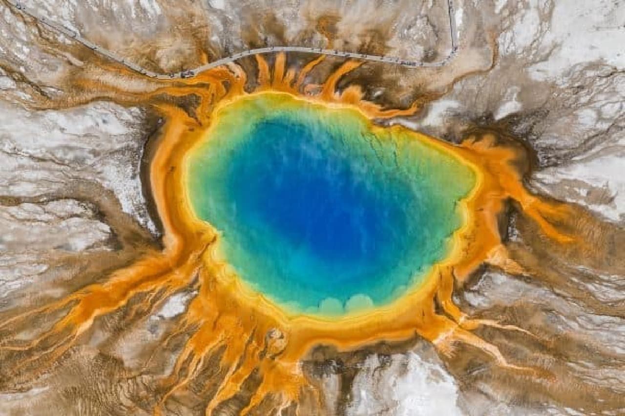"Hot spring" in "Yellowstone National Park"