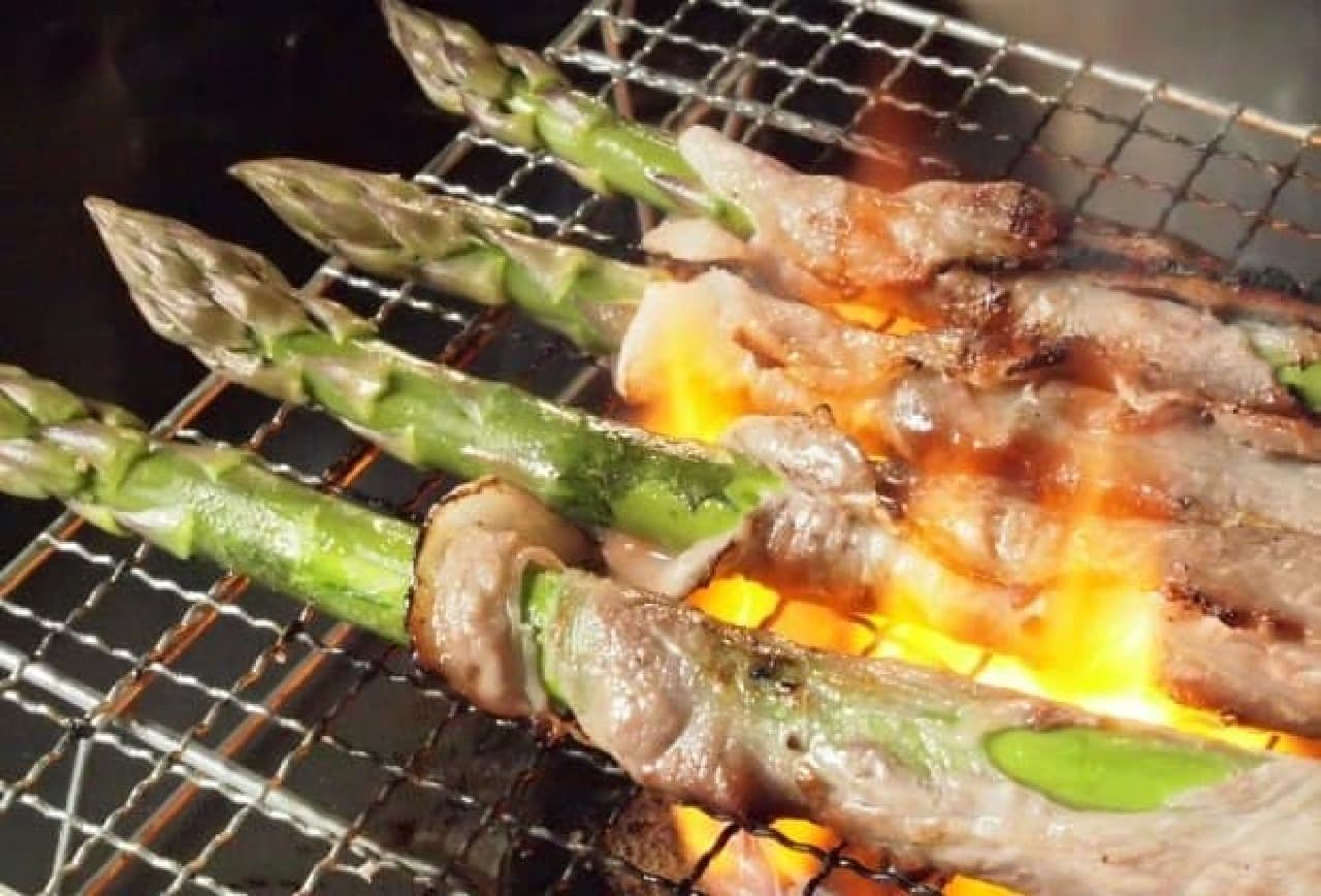 Meat-wrapped asparagus is also delicious