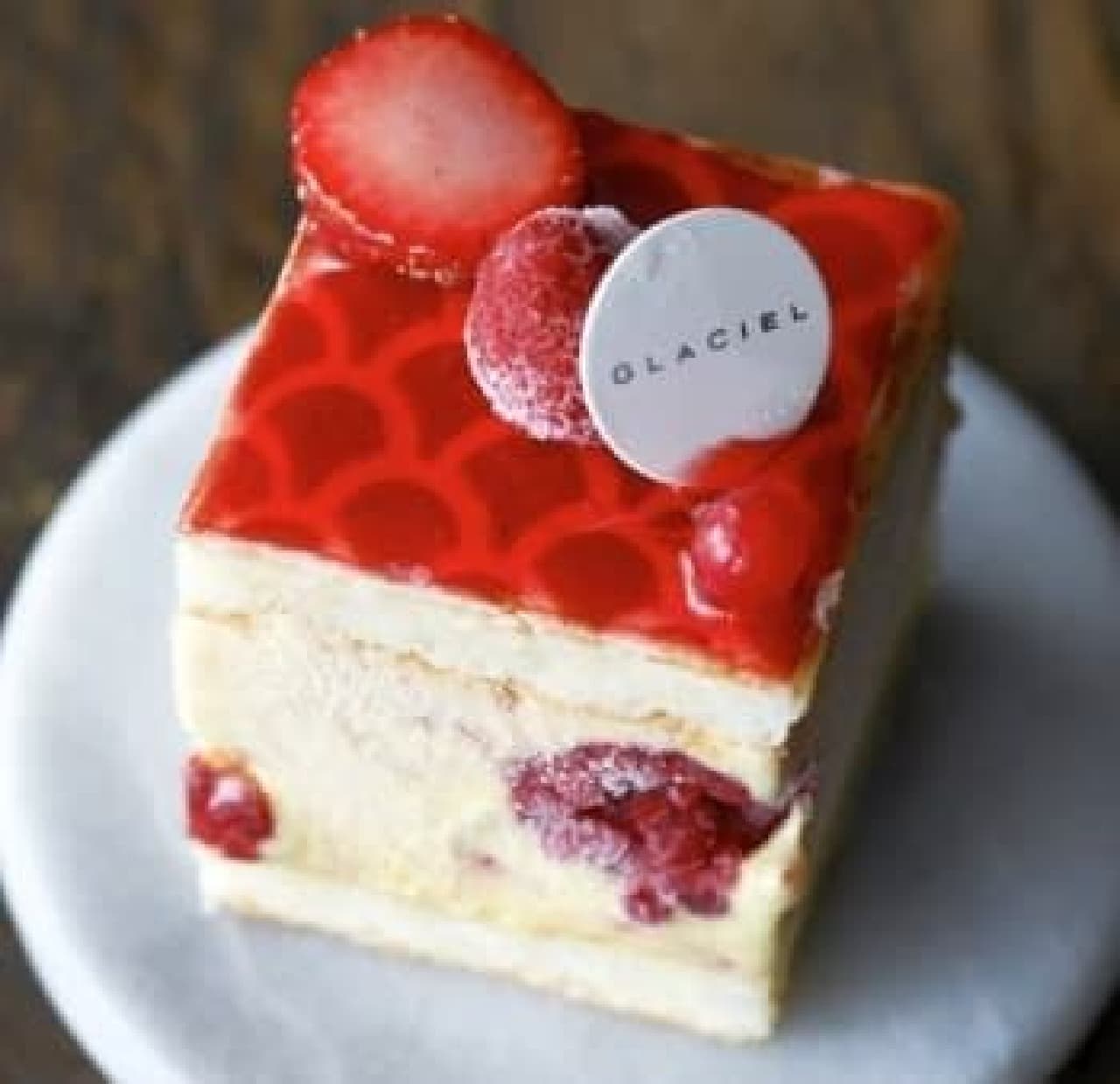 フランスのショートケーキ“フレジエ”をイメージ