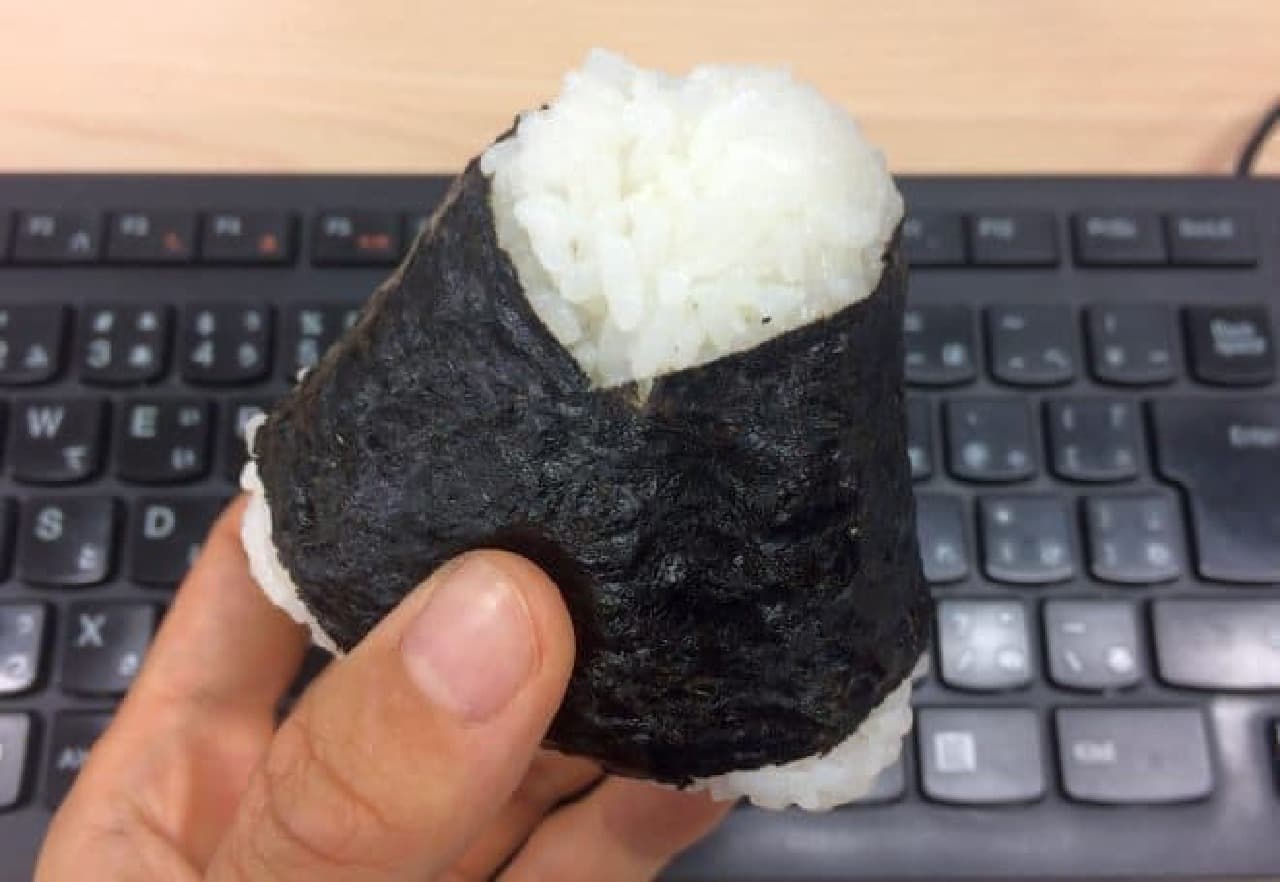 Adhesive seaweed that does not rag on the keyboard