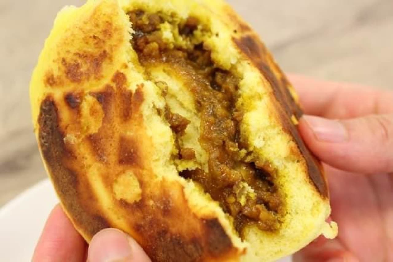 A new discovery that when you bake a curry bun, it becomes a "nan curry"