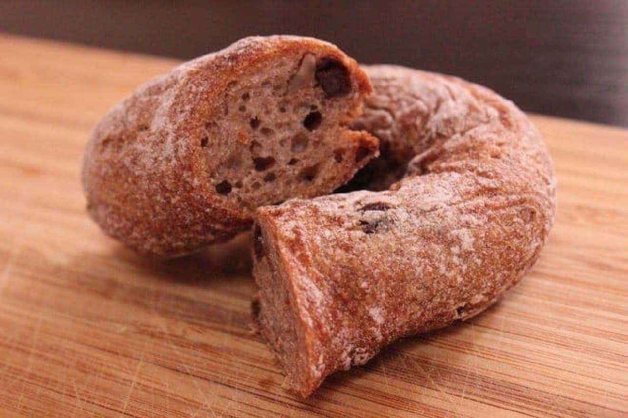 Chocolate and chestnuts in a chewy dough