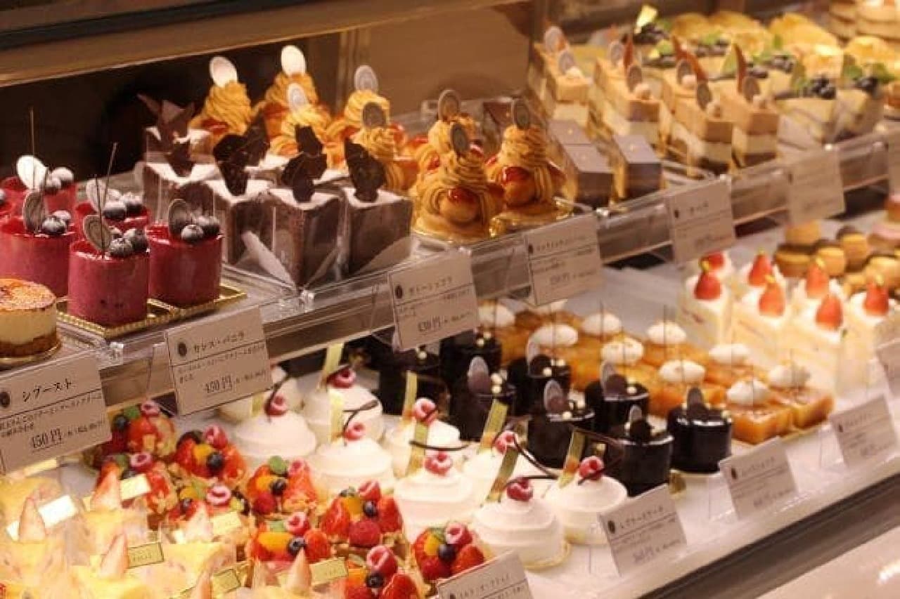 So many to choose from, it's hard to decide...!  (Source: Patisserie Kichijoji official Facebook)