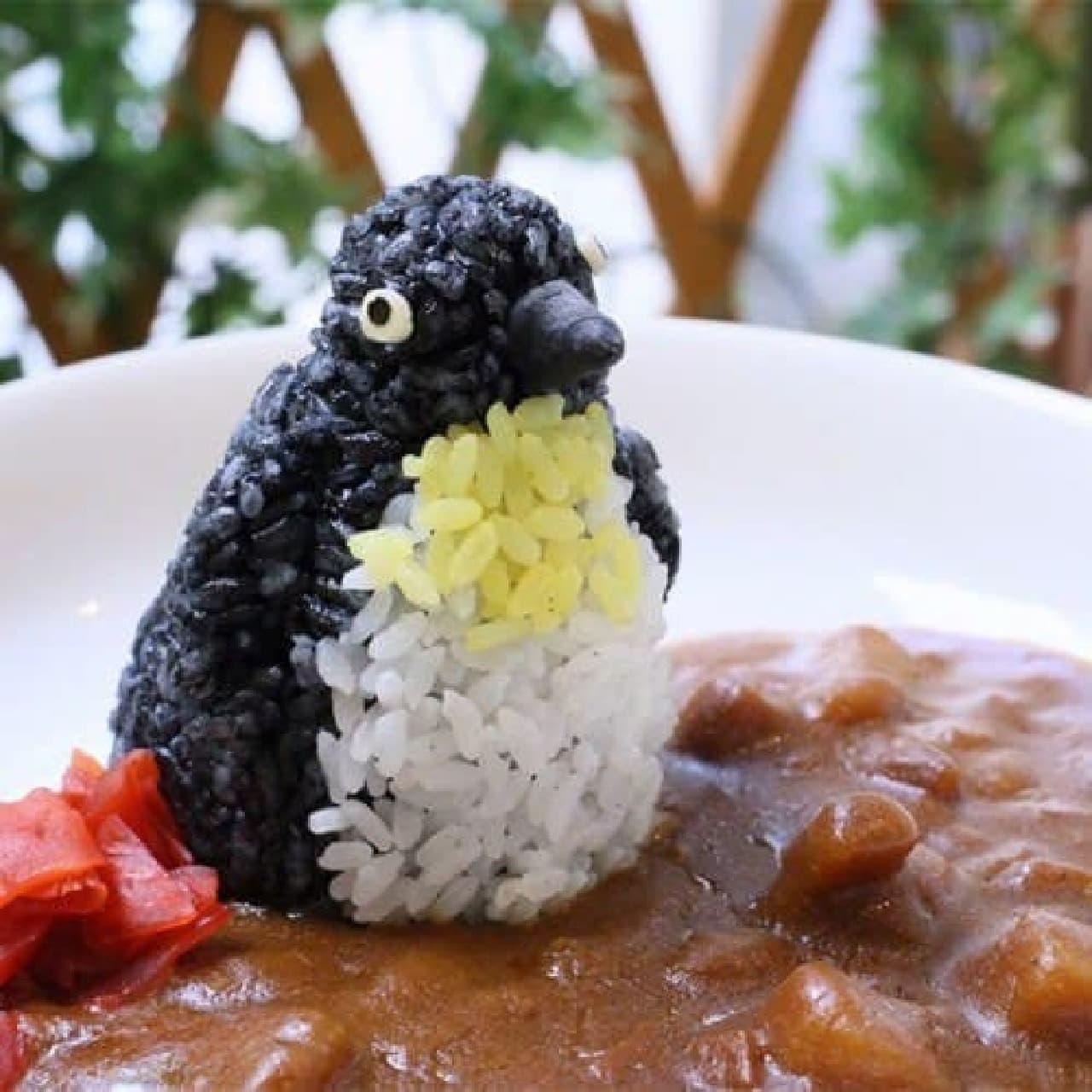 It's cute and hard to eat ...! (Source: Kotori Cafe official website)