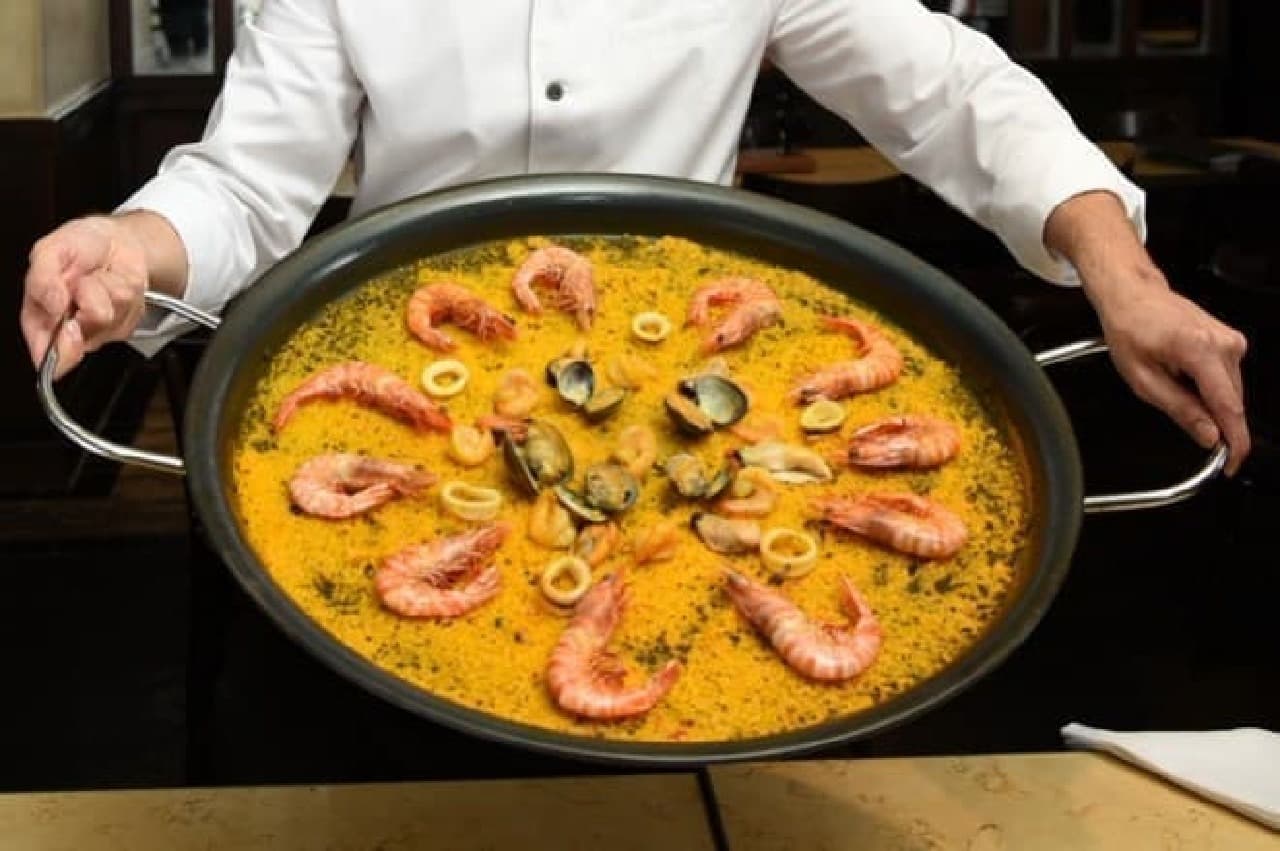 Why don't you try the authentic paella made by the world's No. 1 chef?