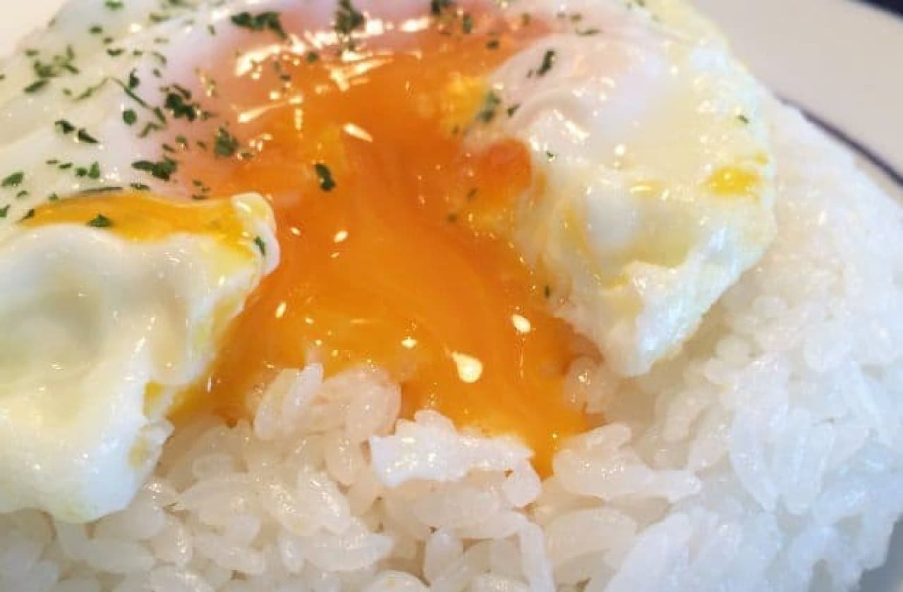 The photo is a fried egg. The yolk melts ~