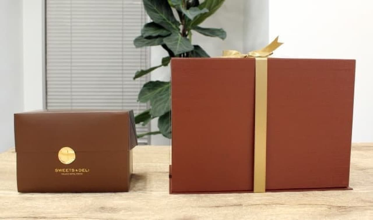 The left is the usual Maron Chantilly, and the right is the Christmas-only Montblanc, which looks like a "tsuzura" that you can choose between large and small.