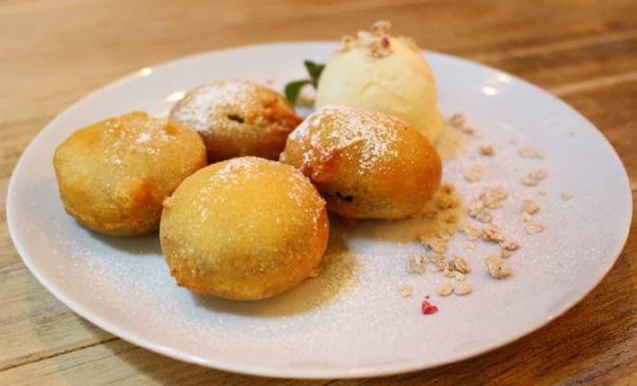 These are the fried Oreos we've been hearing so much about!