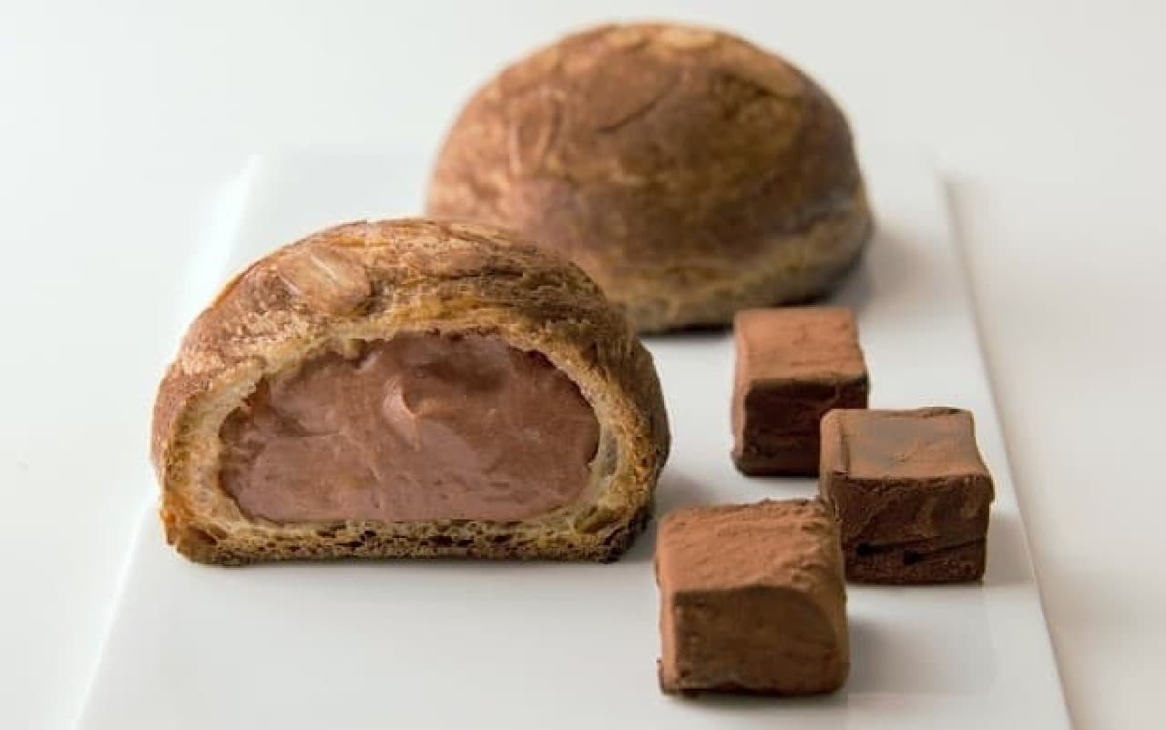 The store's first new work! Shoe croissant raw chocolate