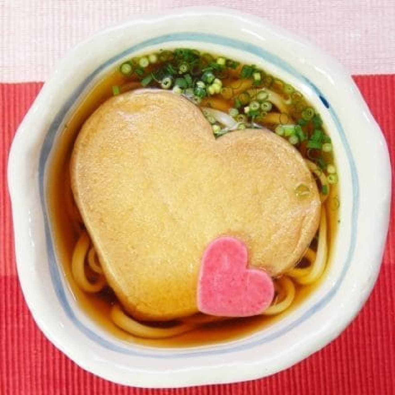 Udon "LOVE Kitsune" with a cute heart-shaped fried food