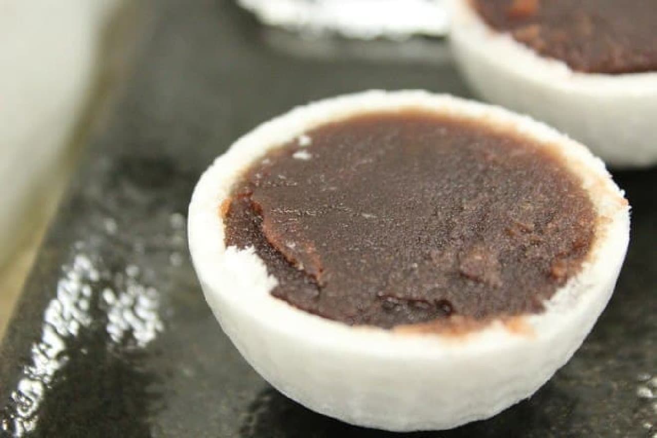 Koshi-an (sweet red bean paste) stuffed into every crevice
