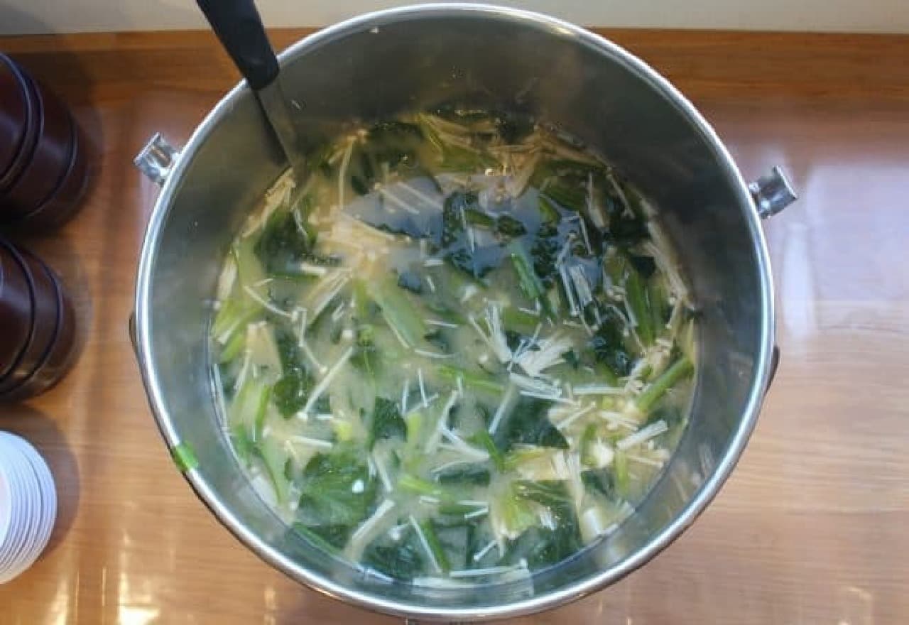 青菜（ほうれん草、小松菜）と豆腐、えのきのみそ汁