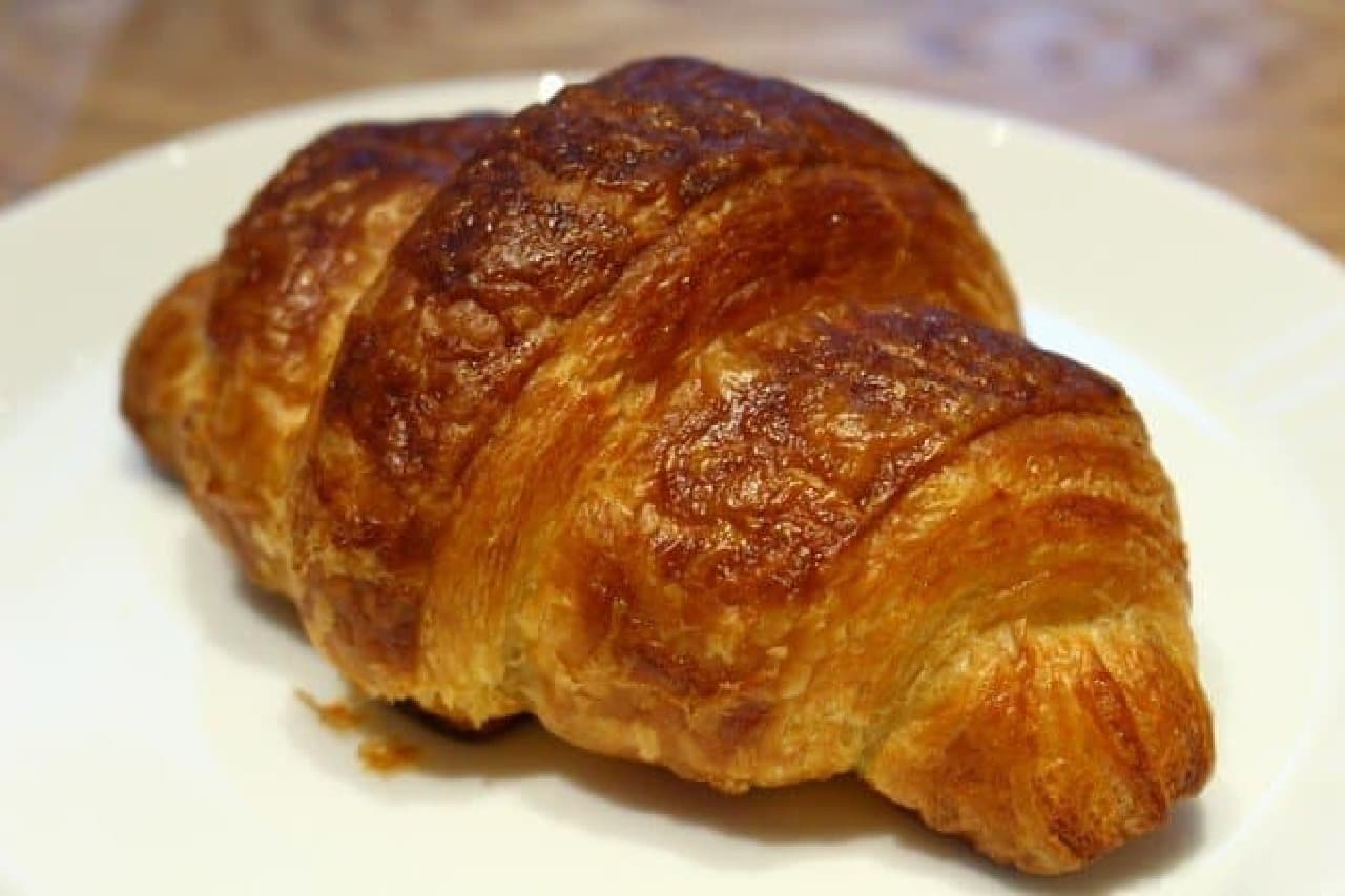 Juicy "croissant" with plenty of butter