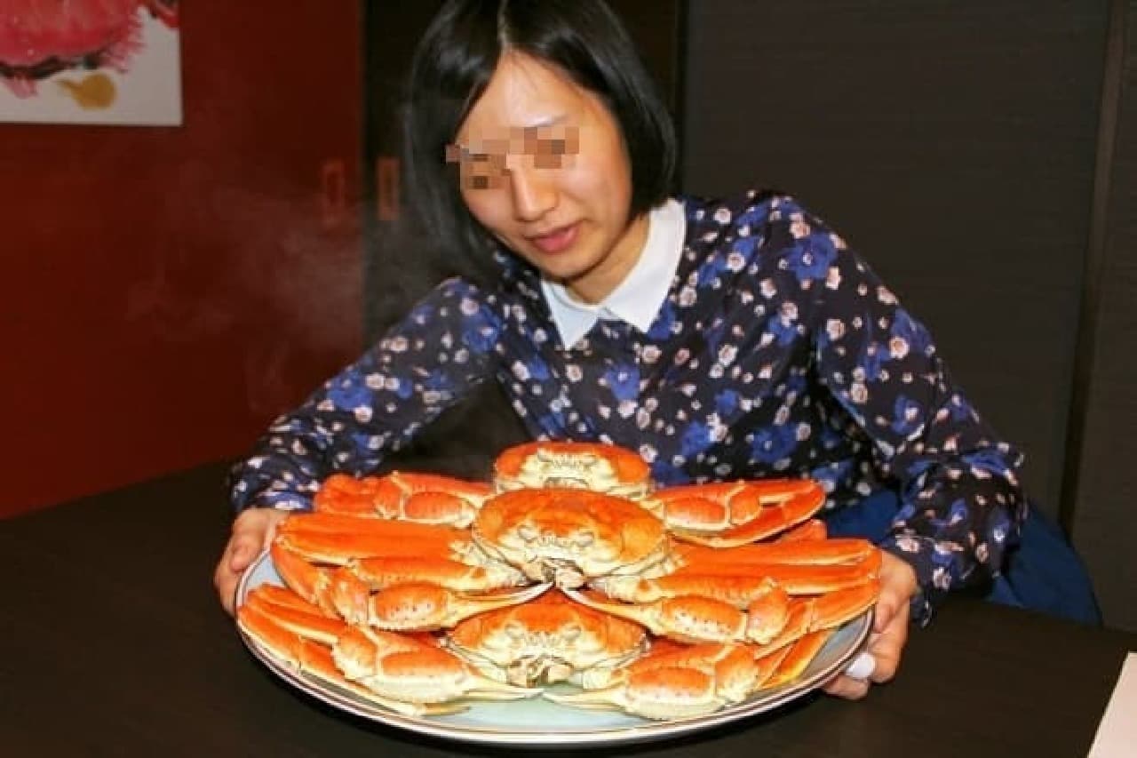 The photo is for 2 people (4 crabs)
