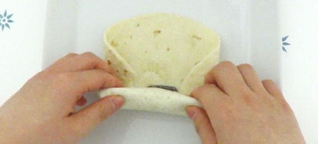 The process of winding tortillas