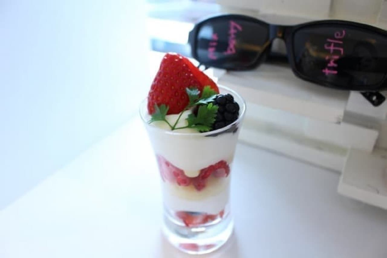Hilton Tokyo Odaiba Sweets Buffet Mixed Berry Trifle