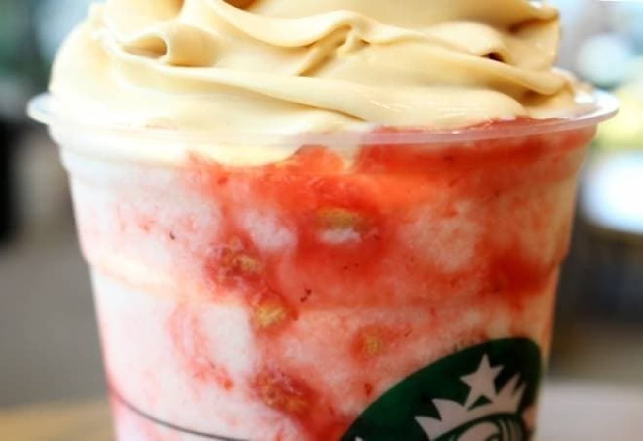 "Baked Cheesecake Frappuccino" with Strawberry Sauce