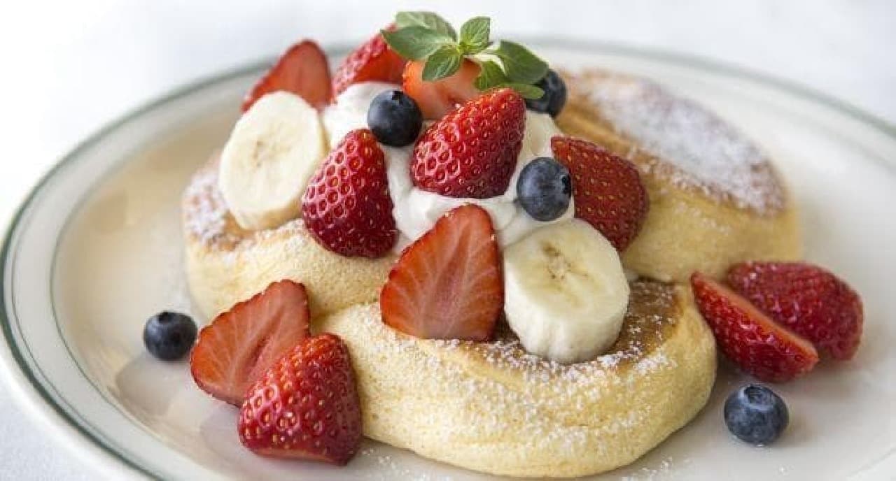 Flipper's "Miracle Pancakes Seasonal Fresh Fruits"