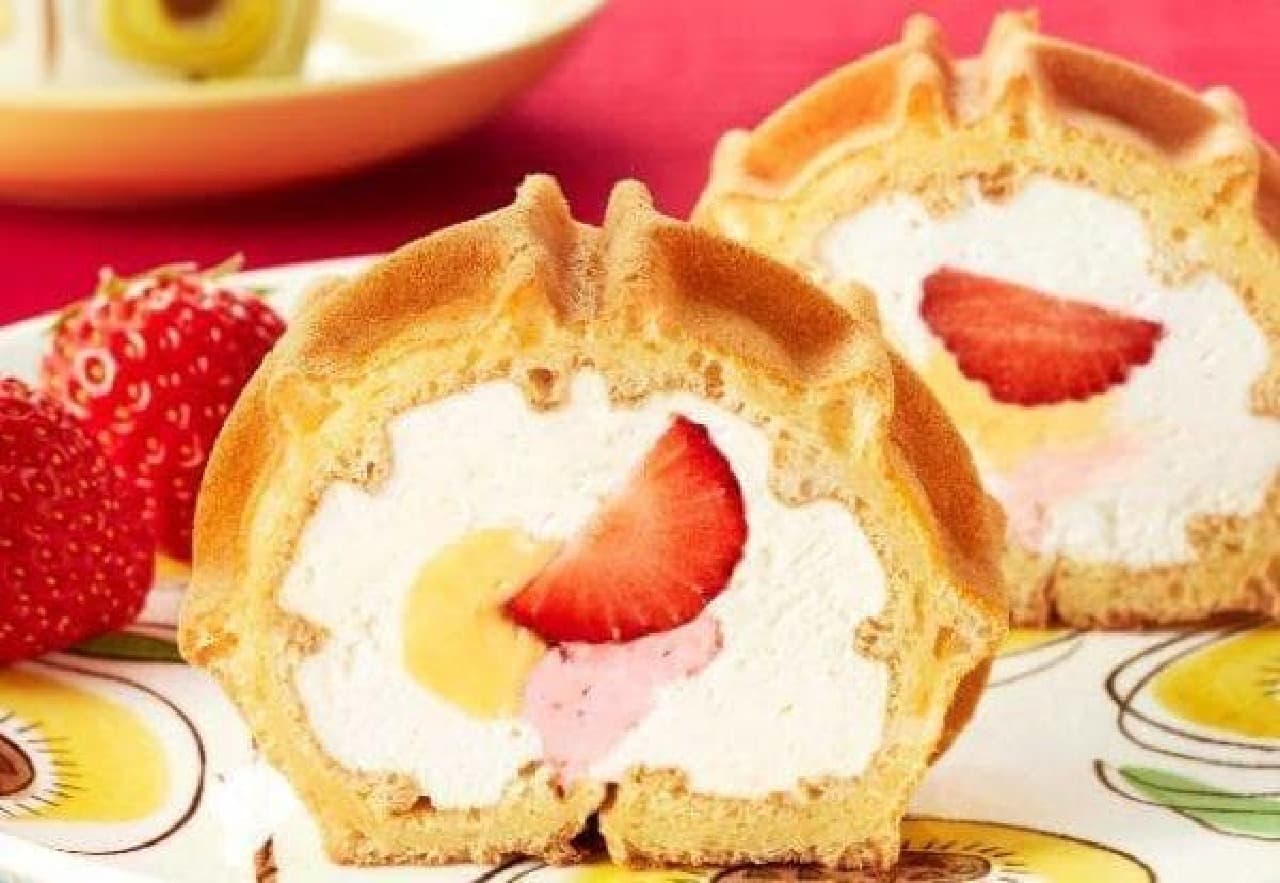 Yale L "Round and round waffle strawberry roll"