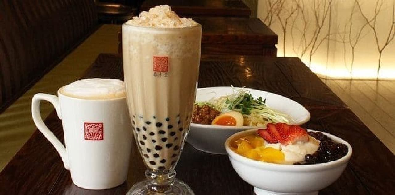Chun Shui Tang "Tapioca Milk Tea" and "Taiwan Food Sweets"