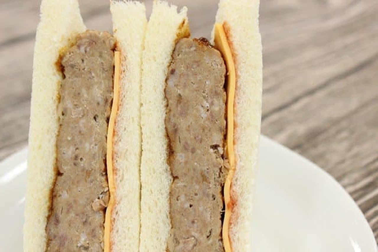 セブンに温めておいしいサンドイッチ ホットサンドデミチーズハンバーグ 分厚いハンバーグで食べ応え大 えん食べ