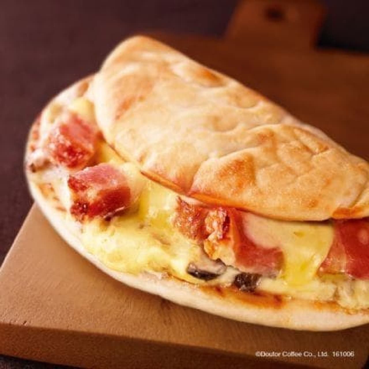 Doutor Coffee "Calzone 5 Cheeses & Thick Bacon"